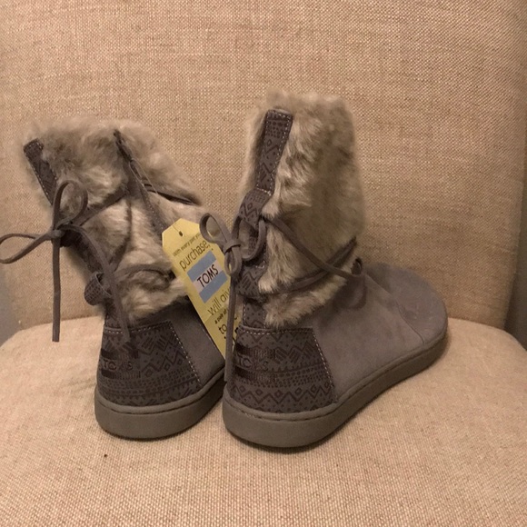 Toms Shoes - TOMS grey suede  zip up boots with faux fur size 6